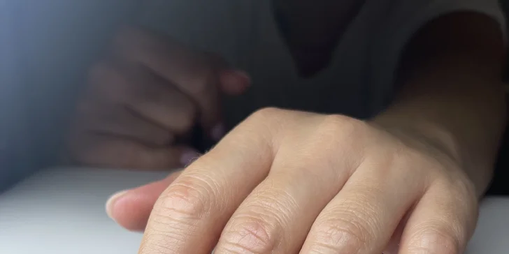 Krásné nehty: základní manikúra, japonská manikúra P-shine, modeláž i gel lak