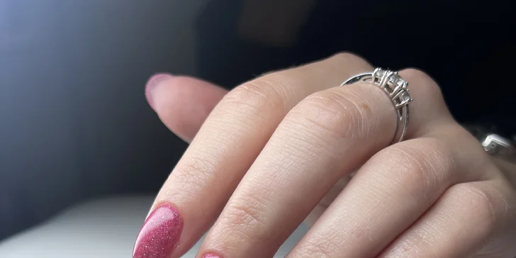 Krásné nehty: základní manikúra, japonská manikúra P-shine, modeláž i gel lak