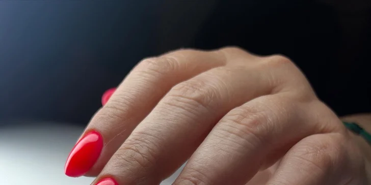 Krásné nehty: základní manikúra, japonská manikúra P-shine, modeláž i gel lak
