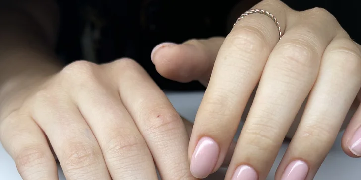 Krásné nehty: základní manikúra, japonská manikúra P-shine, modeláž i gel lak