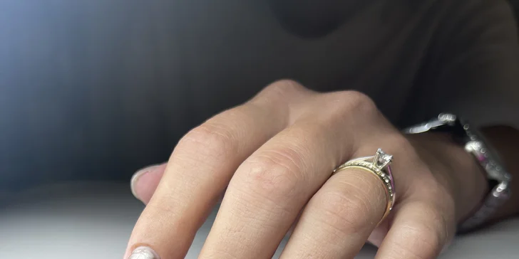 Krásné nehty: základní manikúra, japonská manikúra P-shine, modeláž i gel lak