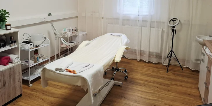 Pro redukci vrásek, otoků a zpevnění pleti: maderoterapie obličeje vč. masky