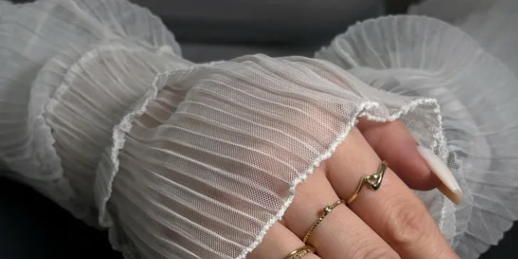 Manikúra a pedikúra s možností lakování gel lakem nebo Shellacem vč. Footlogix péče