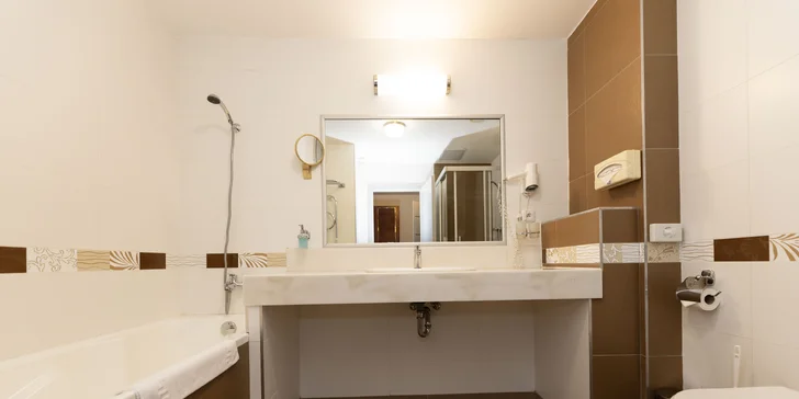 Pohodový odpočinek v Benešově: snídaně či polopenze a sportovní aktivity i wellness