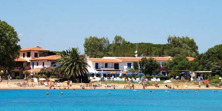 Letecky na Sardinii: 3* hotel San Paolo přímo u pláže i light all inclusive