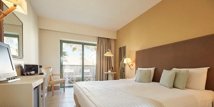 Odpočinek pouze pro dospělé: 4* hotel Giannoulis Grand Bay Beach Resort s all inclusive
