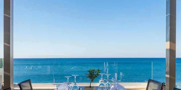 Odpočinek pouze pro dospělé: 4* hotel Giannoulis Grand Bay Beach Resort s all inclusive