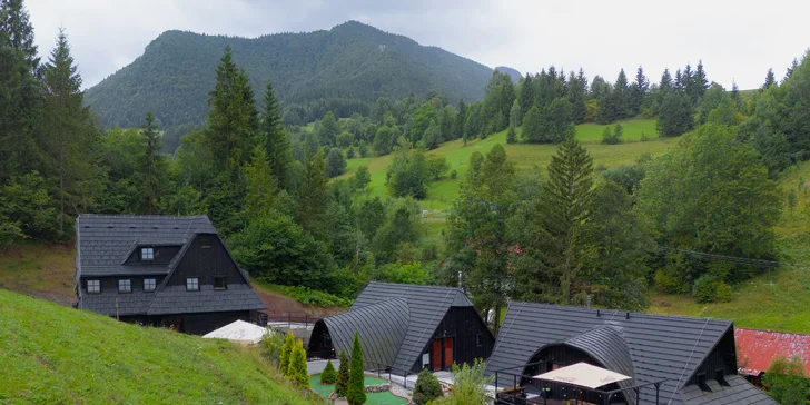 Zážitkový pobyt v tradiční dřevěnici v Malé Fatře s jídlem, wellness i adventure golfem