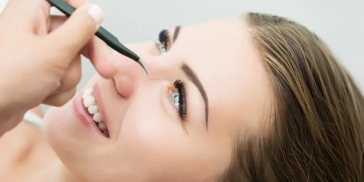 Profesionální prodloužení a zhuštění řas: metoda Classic, Volume, Wispy nebo Wet Look