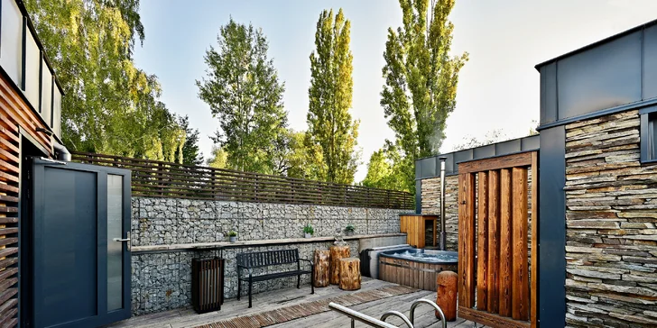 120 min. v privátním wellness pro 2-4 osoby: finská sauna i venkovní vířivka