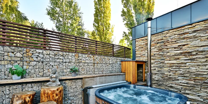 120 min. v privátním wellness pro 2-4 osoby: finská sauna i venkovní vířivka