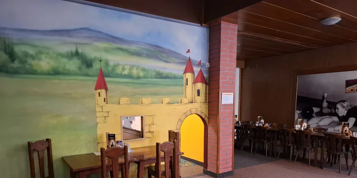 Bowling s pizzou, řízky či kuřecími křídly nebo žebry až pro 8 osob