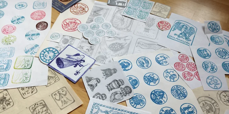 Dejte prostor své kreativitě: kurz řezbářství či linorytových razítek pro 1 i 2 osoby