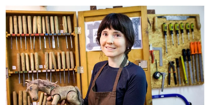 Dejte prostor své kreativitě: kurz řezbářství či linorytových razítek pro 1 i 2 osoby