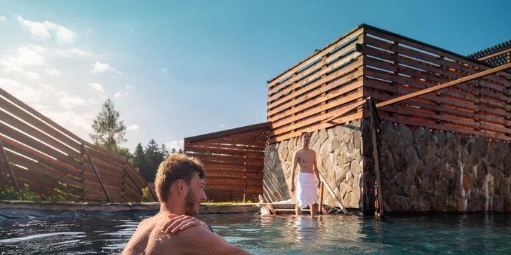 Celodenní vstup do aquaparku a saunového světa pro 2 osoby a parkování zdarma