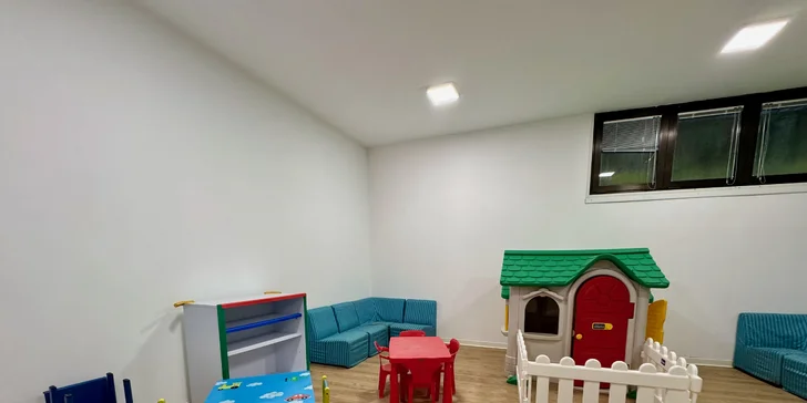 Zimní dovolená v Itálii, region Friulských Dolomit: hotel s polopenzí hned u skiareálu