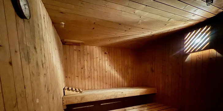 Zimní dovolená v Itálii, region Friulských Dolomit: hotel s polopenzí hned u skiareálu