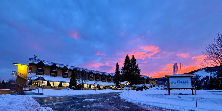 Zimní dovolená v Itálii, region Friulských Dolomit: hotel s polopenzí hned u skiareálu