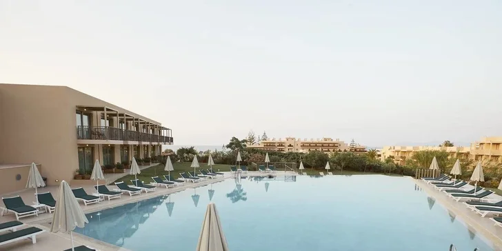Kréta all inclusive vč. letenky: 4* hotel v letovisku Chania, na pláži a s bazény