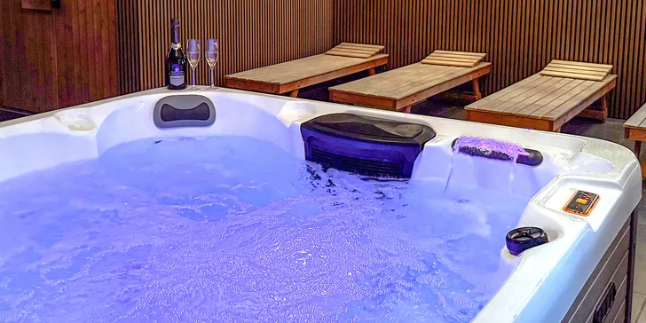 2 hod. privátní finské sauny a vířivky s láhví prosecca pro 2 osoby