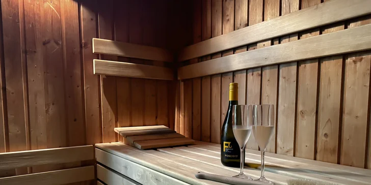 2 hod. privátní finské sauny a vířivky s láhví prosecca pro 2 osoby