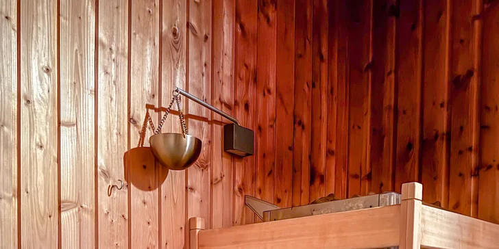 2 hod. privátní finské sauny a vířivky s láhví prosecca pro 2 osoby