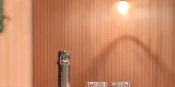 2 hod. privátní finské sauny a vířivky s láhví prosecca pro 2 osoby