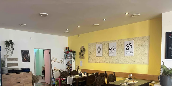 4chodové indické menu pro dva: variace předkrmů, polévka, kuřecí talíř Thali i dezert