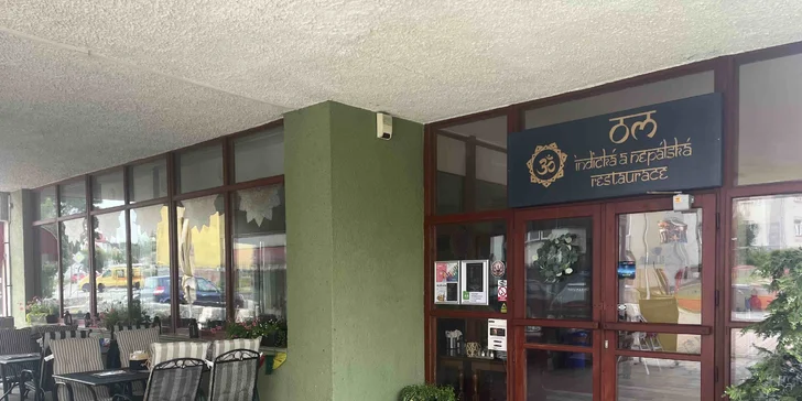 4chodové indické menu pro dva: variace předkrmů, polévka, kuřecí talíř Thali i dezert