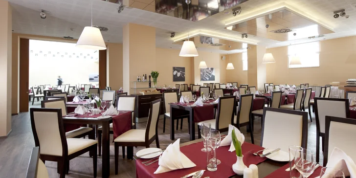 Pohodový pobyt v Ostravě: moderní hotel u Vítkovic se snídaní i wellness