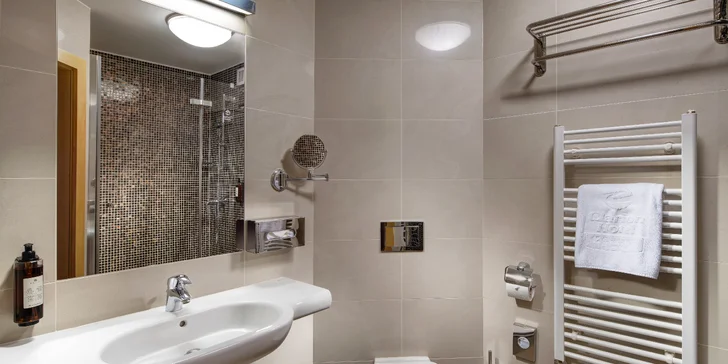 Pohodový pobyt v Ostravě: moderní hotel u Vítkovic se snídaní i wellness