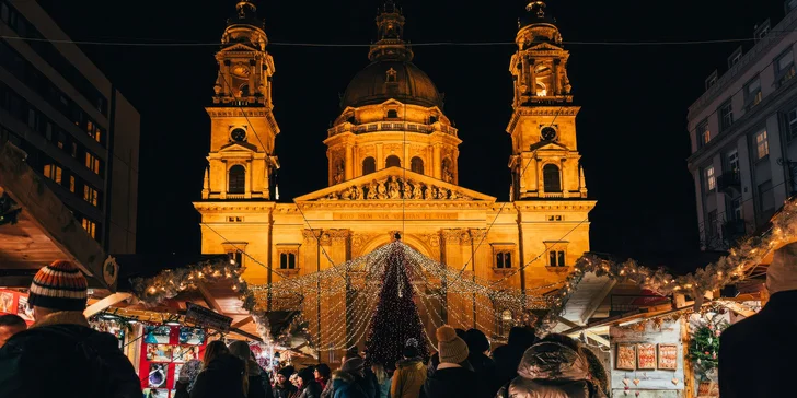 Adventní trhy a lázně v Budapešti: letenky z Prahy, 2 noci v hotelu i návštěva vánoční vesničky