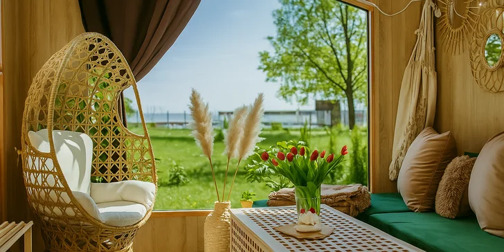 Glamping u jezera Jamno a u Baltu: bez jídla či se snídaní, spousta aktivit i domky s vlastním wellness