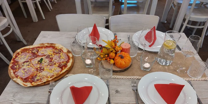 Itálie pro velké jedlíky: jumbo pizza o průměru 60 cm, šunková, salami nebo quattro formaggi