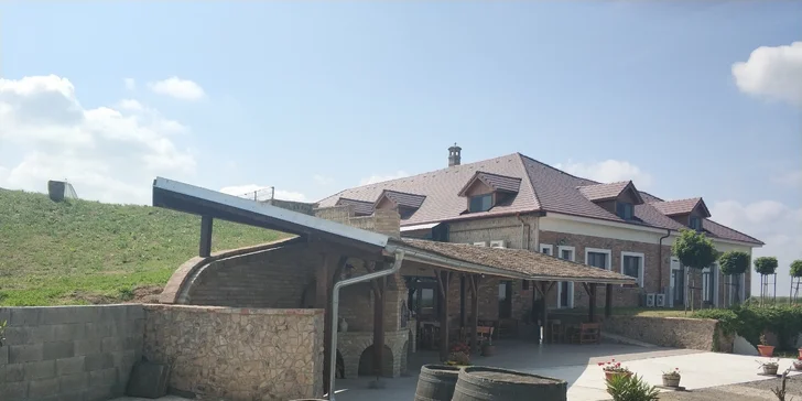Relax na západě Slovenska: Svätý Peter s polopenzí a degustací vín