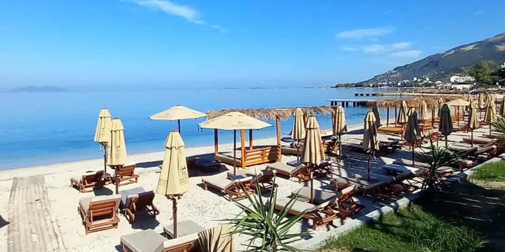 Letecky do Albánie: hotel Regina City**** s all inclusive, střešním bazénem a jen 100 m od pláže