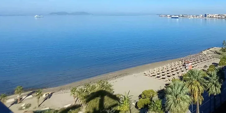 Letecky do Albánie: hotel Regina City**** s all inclusive, střešním bazénem a jen 100 m od pláže