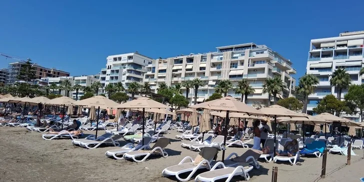 Letecky do Albánie: hotel Regina City**** s all inclusive, střešním bazénem a jen 100 m od pláže