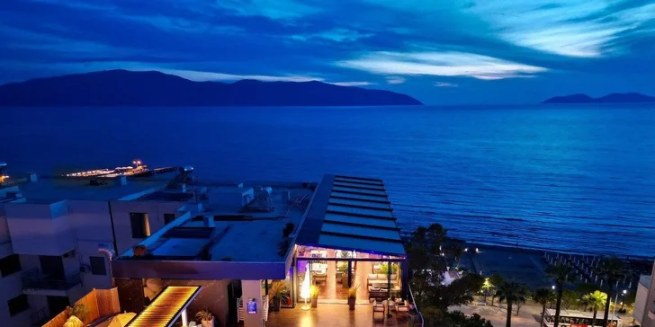 Letecky do Albánie: hotel Regina City**** s all inclusive, střešním bazénem a jen 100 m od pláže