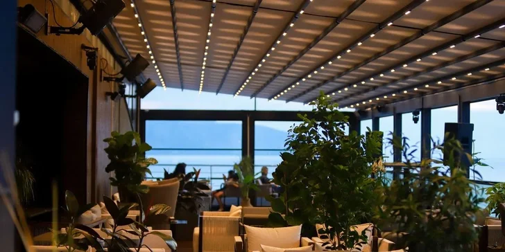 Letecky do Albánie: hotel Regina City**** s all inclusive, střešním bazénem a jen 100 m od pláže