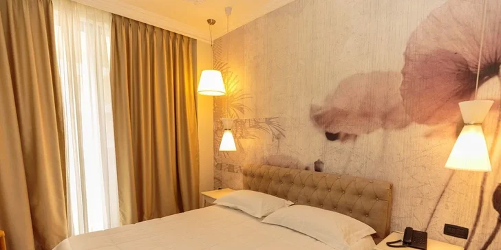 Letecky do Albánie: hotel Regina City**** s all inclusive, střešním bazénem a jen 100 m od pláže