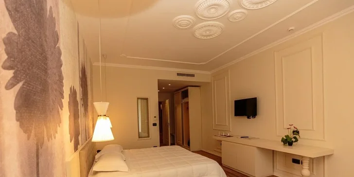 Letecky do Albánie: hotel Regina City**** s all inclusive, střešním bazénem a jen 100 m od pláže