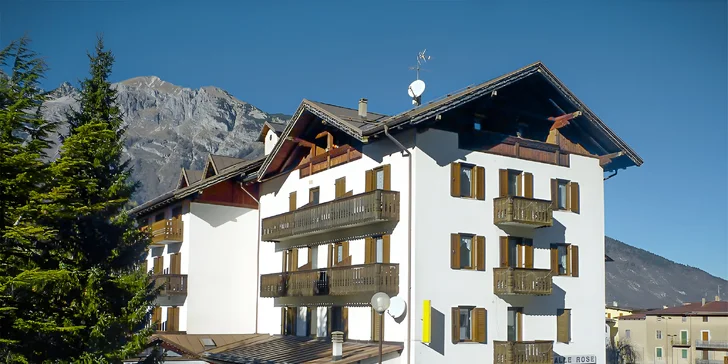 Italské Alpy: horský hotel s polopenzí a turistickou kartou až pro 9 osob