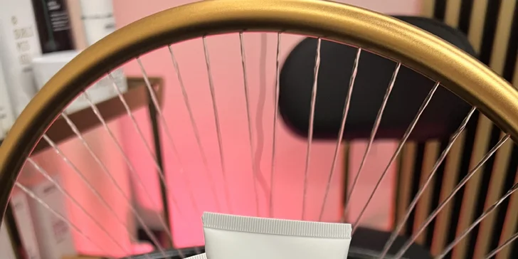 Dopřejte svým vlasům wellness: head spa pro ženy i muže, 60–⁠⁠⁠⁠⁠⁠90 minut