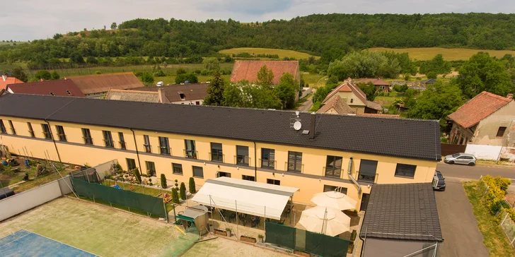 Penzion v obklopení přírody Českého středohoří: moderní pokoje, možnost snídaně