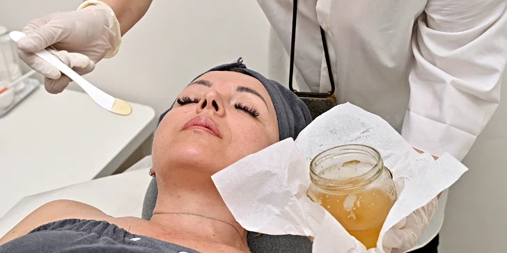 Zářivá pleť bez vrásek: základní péče, masáže obličeje i luxusní kosmetický rituál