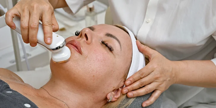 Zářivá pleť bez vrásek: základní péče, masáže obličeje i luxusní kosmetický rituál