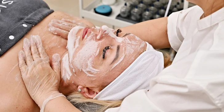 Zářivá pleť bez vrásek: základní péče, masáže obličeje i luxusní kosmetický rituál