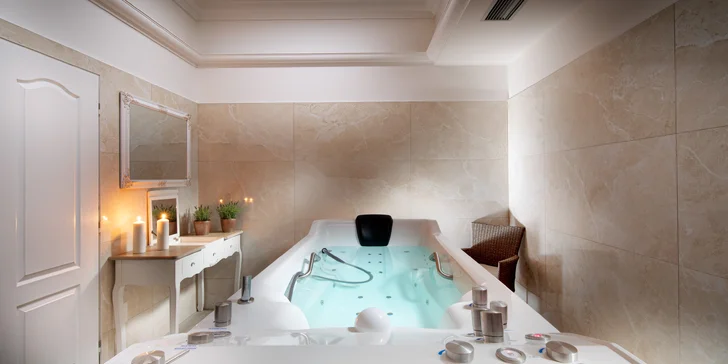 Pobyt ve 5* hotelu v centru Františkových Lázních: snídaně či polopenze, wellness i procedury