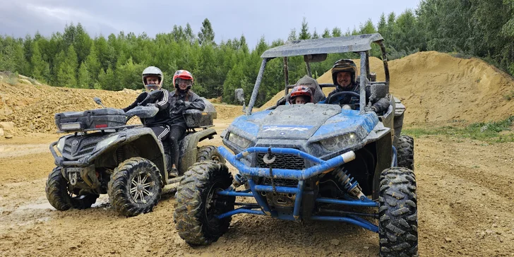 Jízda na přírodním okruhu: 15–60 min. řízení terénní buggy či spolujízdy v dakarské